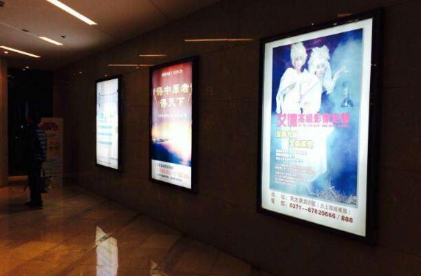 室內(nèi)鋁合金框燈箱在選擇和造型上是多樣化的